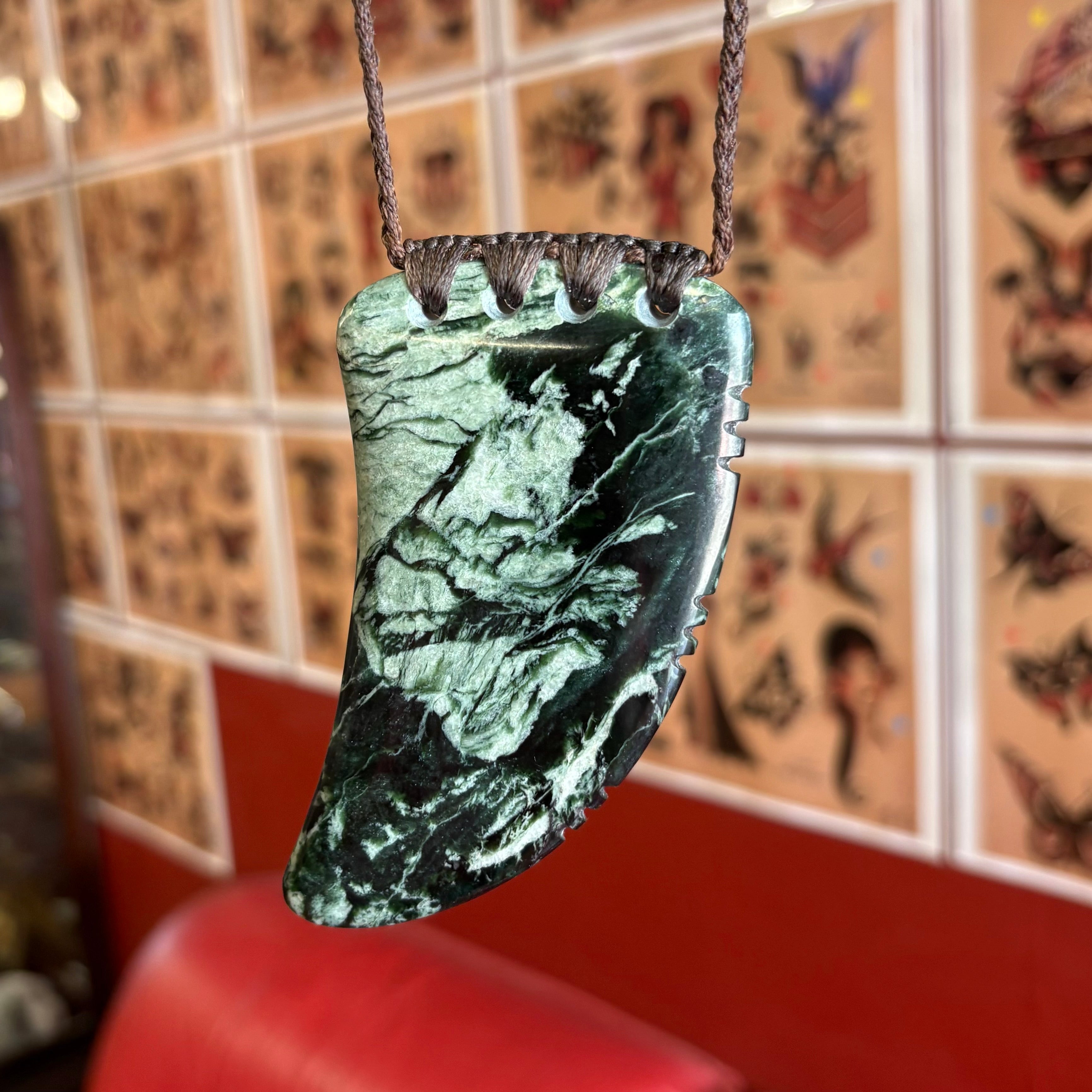 XL Douglas Creek Pounamu Niho Tooth